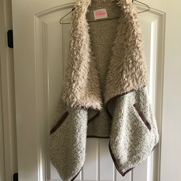 Jackets & Blazers - Women’s Sherpa Vest